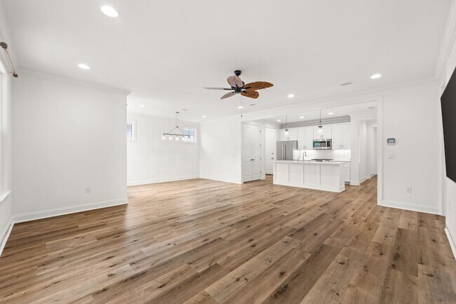 Building Photo - 217 Windrow Way