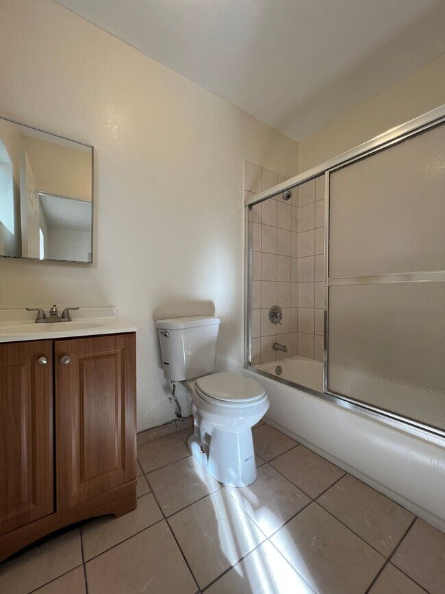 Building Photo - 8416 1/2-8416 1/2 Graham Ave