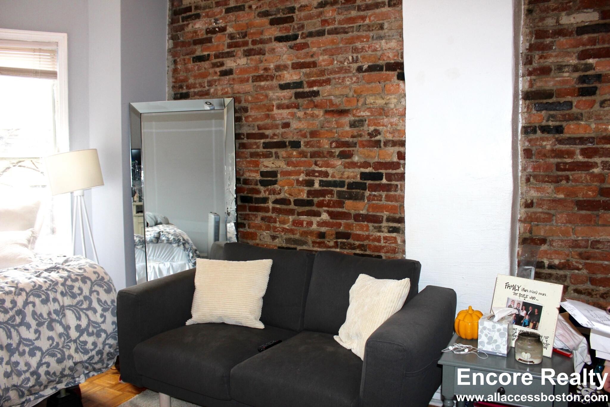 Building Photo - 40 Anderson St