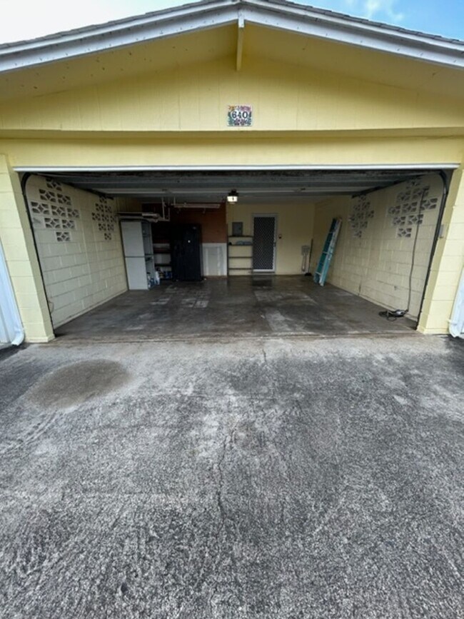 Building Photo - Available on 12/16/25, spacious 1570 sq ft, 3 Bedrooms, 2 Baths, 2 Car Garage Single-Family Home ...