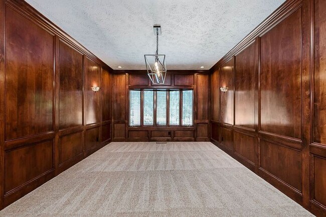 Building Photo - Large Executive Home in Carmel Schools