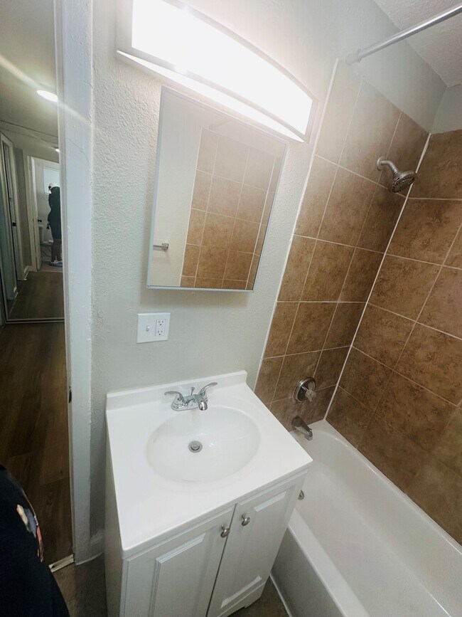 Building Photo - 2558 Spirea St