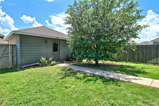 Building Photo - 4711 Giordano Dr