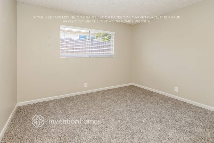 Building Photo - 563 Burlington Dr