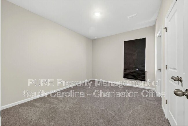 Building Photo - 102 Winding Grv Ln