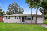 Building Photo - Charming Home in Charleston!