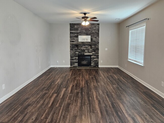 Building Photo - 105 Pinehurst Ln