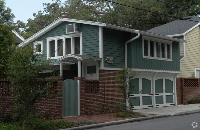 Primary Photo - Heritage Oaks Luxury Apartments