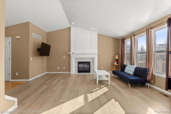 Building Photo - 7164 Richmond Dr