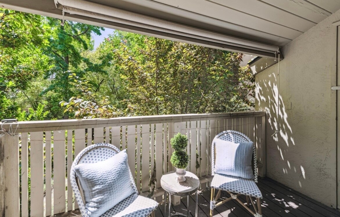 Building Photo - 2724 Oak Rd