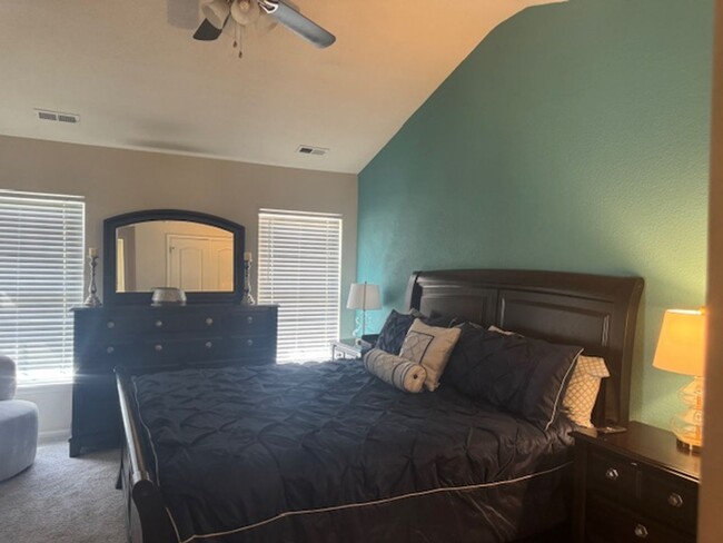 Building Photo - Beautifully Maintained 3-Bedroom Townhome ...