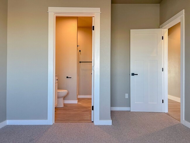 Building Photo - Pet Friendly 2 bed/ 2 bath unit at Soldier Ridge!