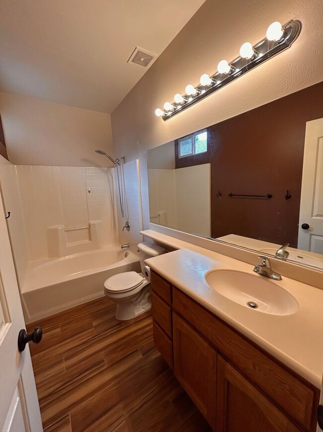 Building Photo - Nice house for rent in Farmersville