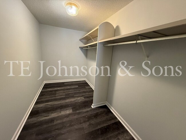 Building Photo - Cozy & Stylish 2BR Home with Fireplace, Su...