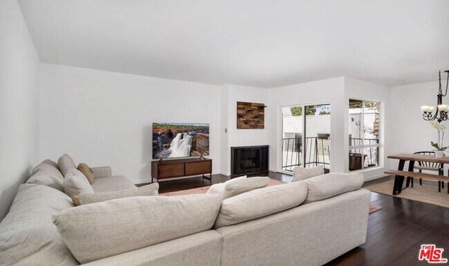 Building Photo - 5845 Doverwood Dr