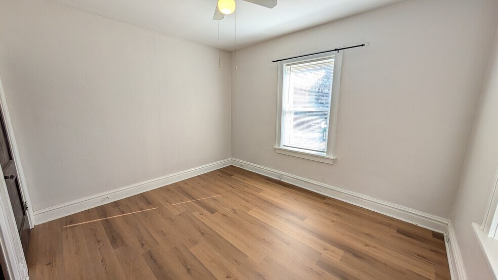 Building Photo - 5042 Mardel Ave