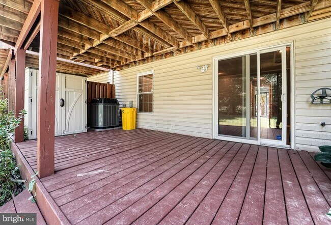 Building Photo - 2504 Smoketree Ln