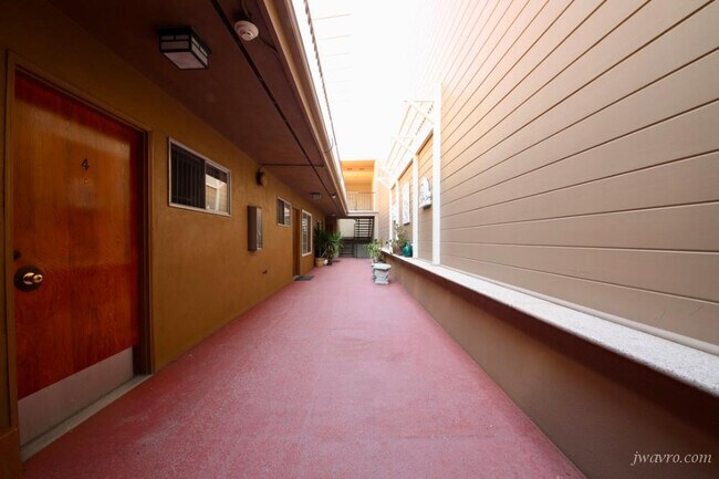 Building Photo - 1915 Greenwich St