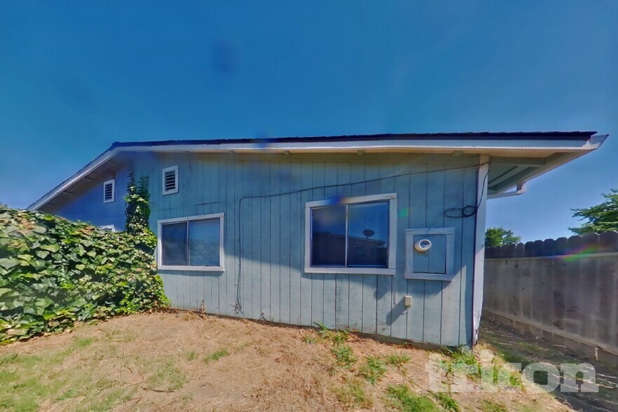 Building Photo - 6644 Hometown Way