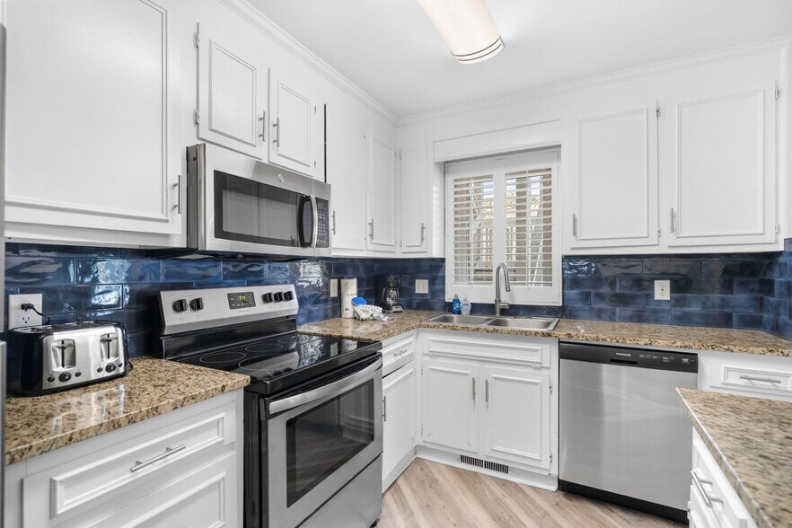 Building Photo - 2805B N Ocean Blvd