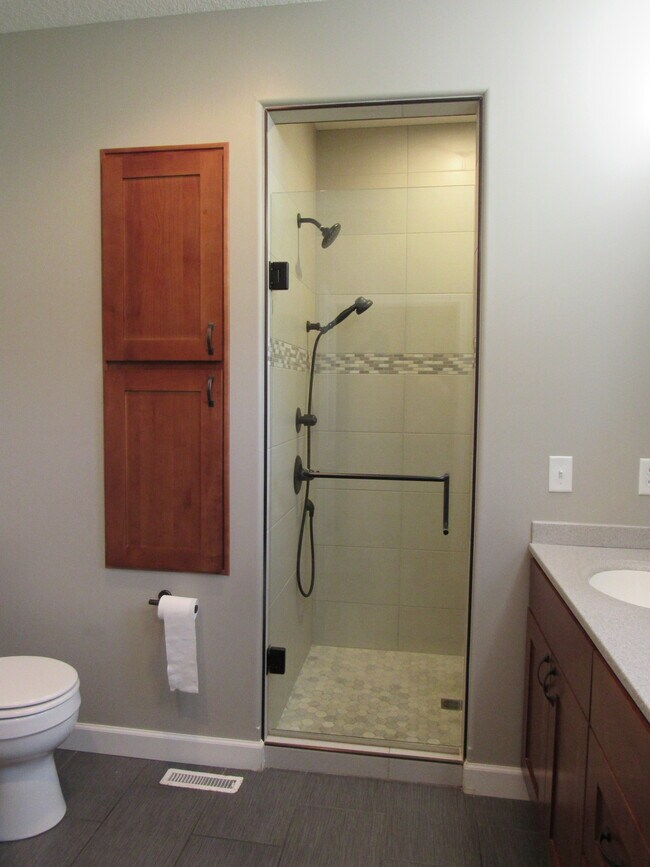 Building Photo - 405 E Palace Row