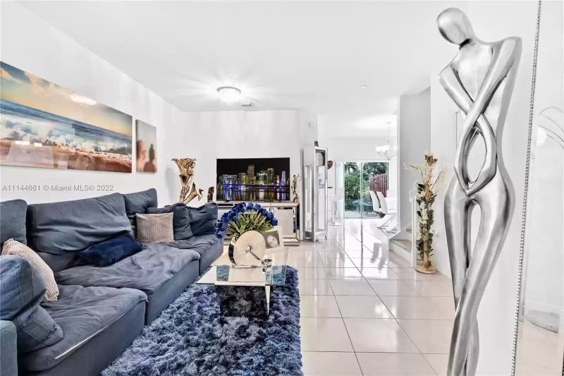 Building Photo - 3709 NE 4th St