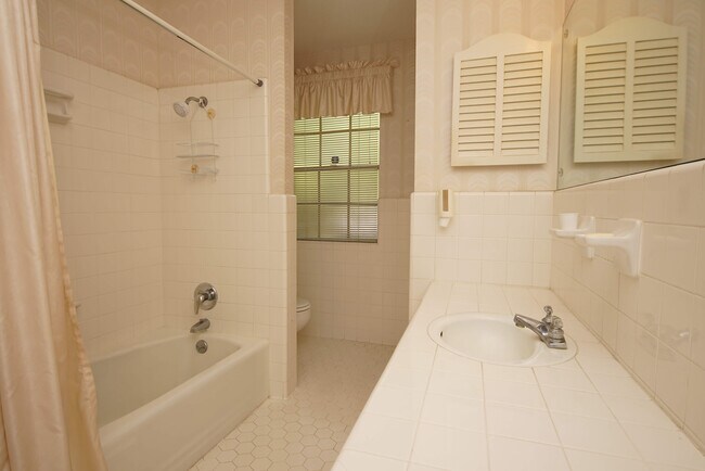 Building Photo - 18 Sherwood Rd NW