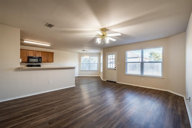 Building Photo - 228 Memory Dr