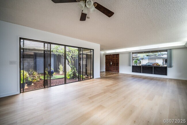 Building Photo - Newly Renovated 3 BD/2 BA Home with 2 Car ...