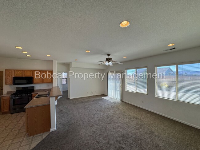 Building Photo - 3 Bedroom, 2 Bathroom Home Located in Dayton