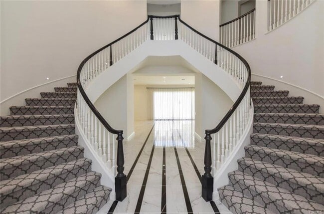 Building Photo - 105 Spacial