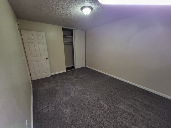 Building Photo - 5215 Bayview Ave