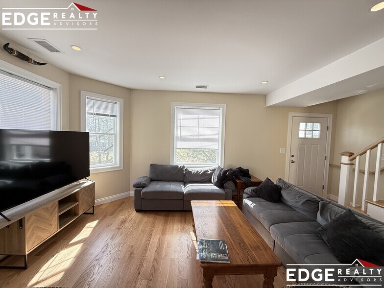 Building Photo - 3 A Glenley Terrace