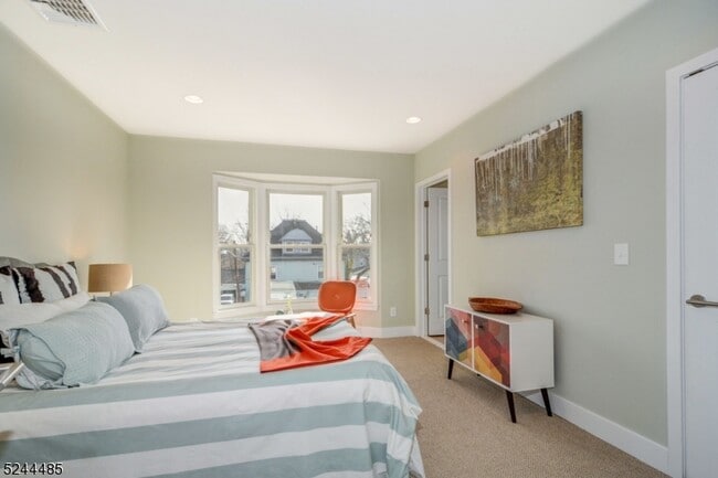 Building Photo - 92 Grove St