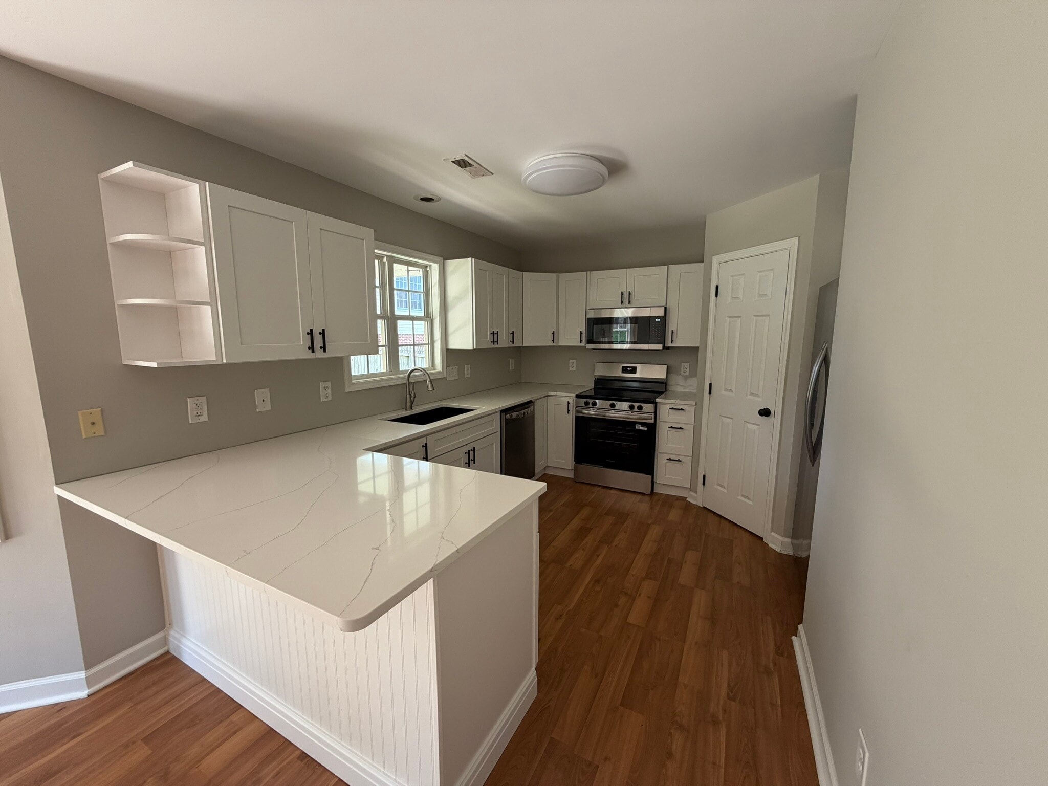 Kitchen - 222 18th Ave SE