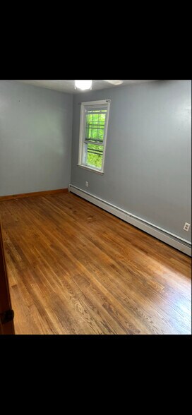 Building Photo - 92 Rambler St