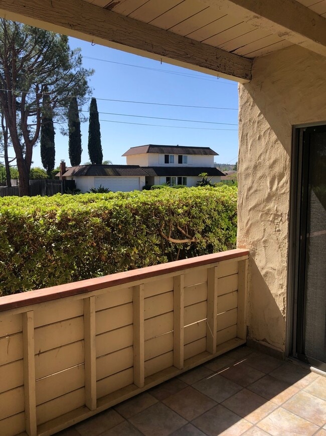 Building Photo - Spacious and lovely 2 bedroom 2 bath Condo...