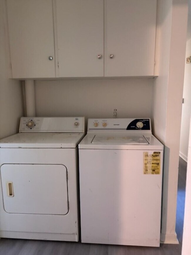 Building Photo - 5408 Keele St