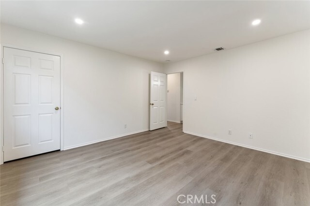 Building Photo - 731 E Cypress Ave