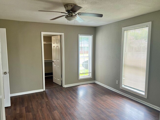 Building Photo - West End Home FOR RENT!