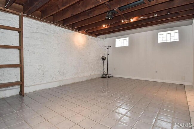Building Photo - 2350 S 10th St