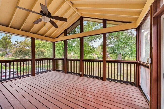 Building Photo - 717 Goodpasture Terrace