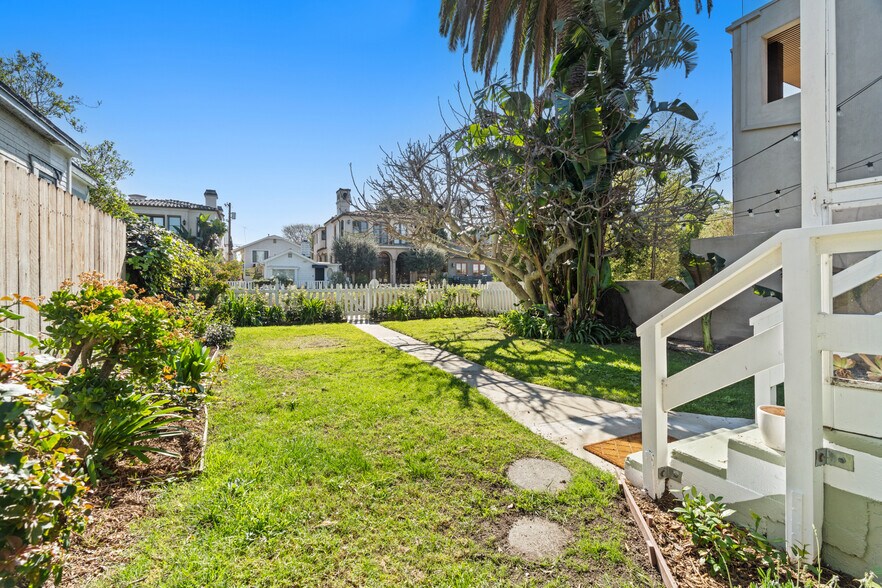 Building Photo - 439 Howland Canal