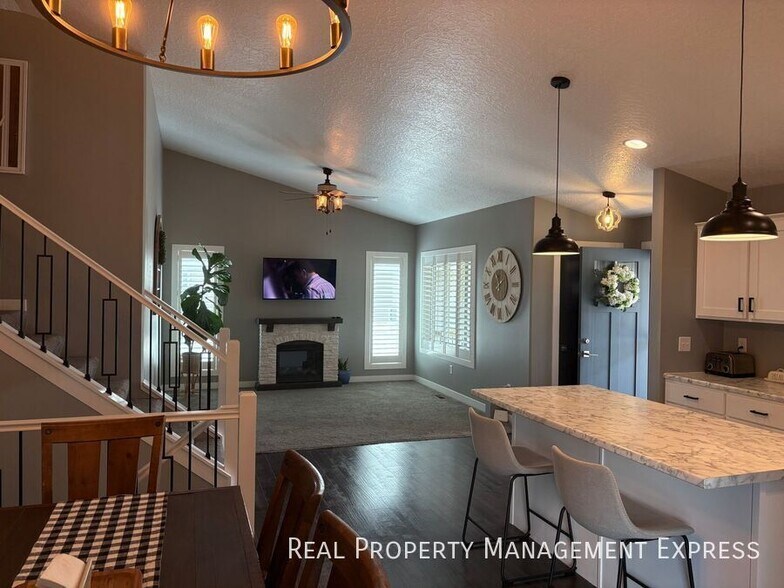 Building Photo - 5 Bedroom 3 Bathroom Home for Rent