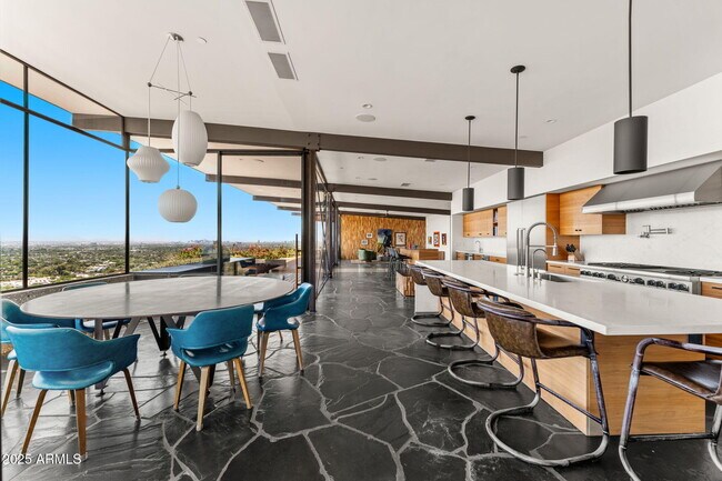 Building Photo - 4925 E Red Rock Dr