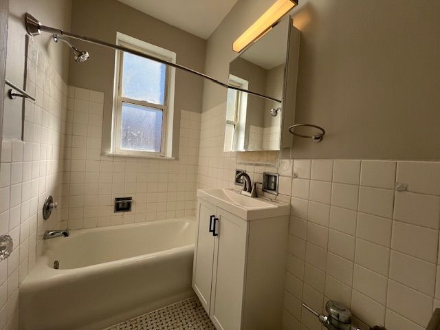 Building Photo - 6912 N Ashland Blvd