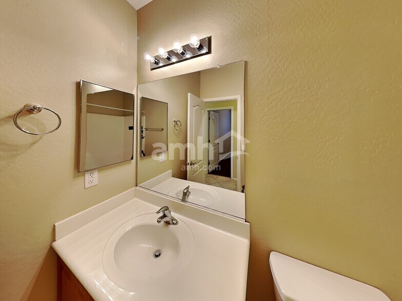 Building Photo - 3716 E Waite Ln