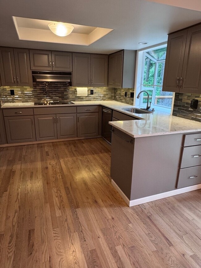 Building Photo - Spacious 4 Bed Home Backing to Private Woodland Trails! Finished Basement, Large Deck, Office, Pe...