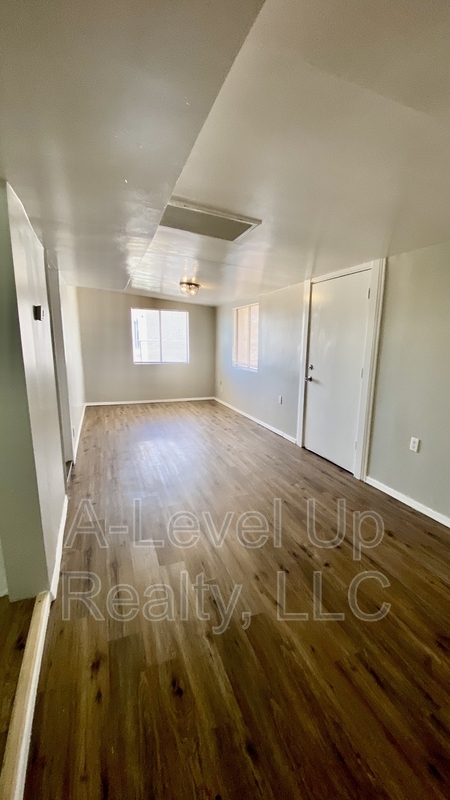 Building Photo - 3909 S 14th Ave
