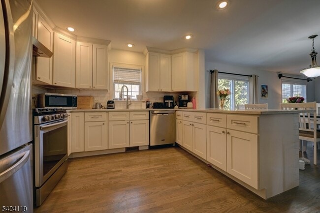 Building Photo - 31 Ashwood Ave